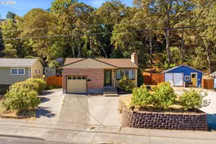 810 E 16th St, The Dalles, OR 97058 - Photo 1