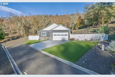 1851 NE Alameda Ave, Roseburg, OR 97470 - Photo 1
