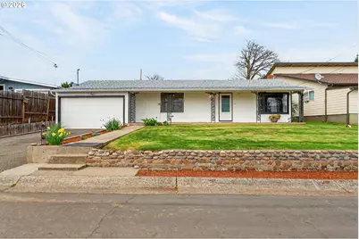 262 NW Cecil Ave, Roseburg, OR 97470 - Photo 1