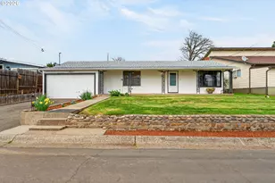 262 NW Cecil Ave, Roseburg, OR 97470 - Photo 1
