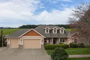 521 NW Mount Mazama St, McMinnville, OR 97128 - Photo 1