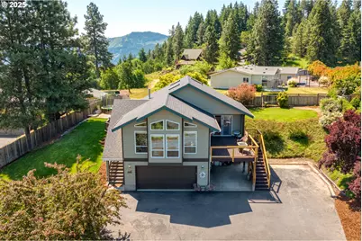 377 NW Spring St, White Salmon, WA 98672 - Photo 1