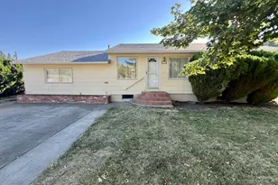 901 15th St, La Grande, OR 97850 - Photo 1