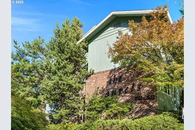 2523 SW Beaverton Hillsdale Hwy, Portland, OR 97239 - Photo 1