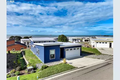 30414 Driftwood Dr, Gold Beach, OR 97444 - Photo 1