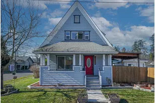 707 N 10th St, Cottage Grove, OR 97424 - Photo 1