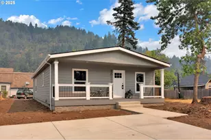 48113 Commercial St, Oakridge, OR 97463 - Photo 1