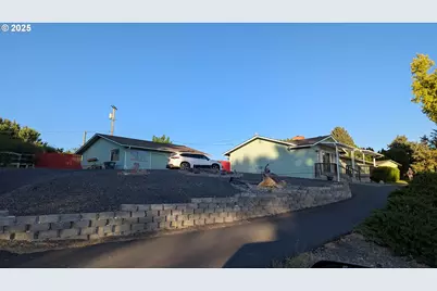 71651 SW Valley View Dr, Pendleton, OR 97801 - Photo 1