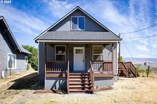 809 E 7th St, The Dalles, OR 97058 - Photo 1