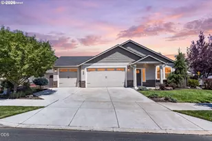 2511 NW Hemlock Wy, Redmond, OR 97756 - Photo 1