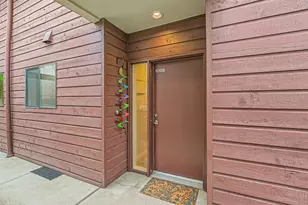 5250 S Landing Dr, Portland, OR 97239 - Photo 1