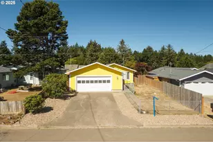 980 Augustine Ave, Coos Bay, OR 97420 - Photo 1