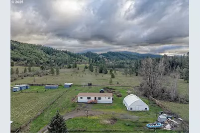 1330 Glenbrook Loop Rd, Riddle, OR 97469 - Photo 1