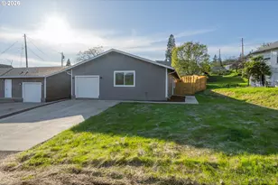 650 NE Polk St, Roseburg, OR 97470 - Photo 1