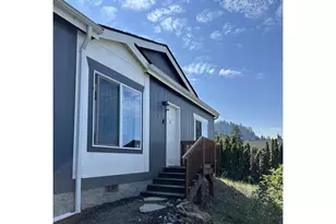 466 S 71st St, Springfield, OR 97478 - Photo 1