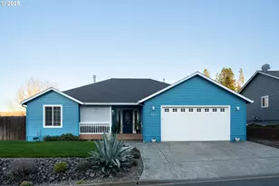 721 N Summerwood St, Roseburg, OR 97471 - Photo 1