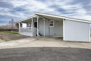 313 12th St, La Grande, OR 97850 - Photo 1