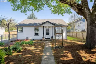 320 SE 106th Ave, Portland, OR 97216 - Photo 1