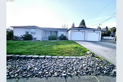 1864 NW Keasey St, Roseburg, OR 97471 - Photo 1