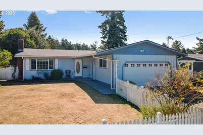 455 S Wall St, Coos Bay, OR 97420 - Photo 1