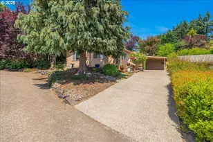 625 SW 9th St, Dundee, OR 97115 - Photo 1