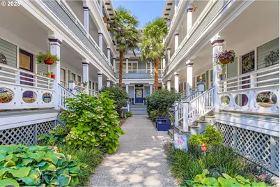 2127 NW Irving St #302, Portland, OR 97210 - Photo 1