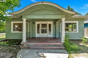8906 N Willamette Blvd, Portland, OR 97203 - Photo 1