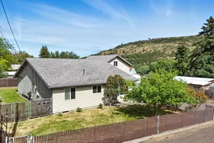 1021 Starlight St, The Dalles, OR 97058 - Photo 1