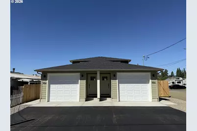984 NE Cedar St, Roseburg, OR 97470 - Photo 1