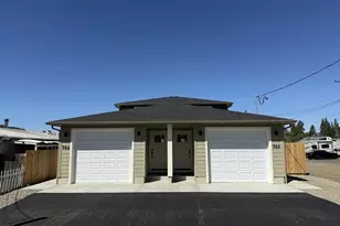 984 NE Cedar St, Roseburg, OR 97470 - Photo 1