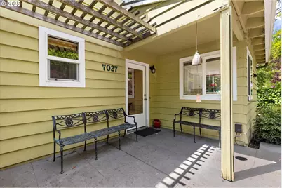 7027 SW 33rd Pl, Portland, OR 97219 - Photo 1