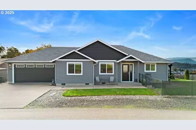 1916 NE Todd St, Roseburg, OR 97470 - Photo 1