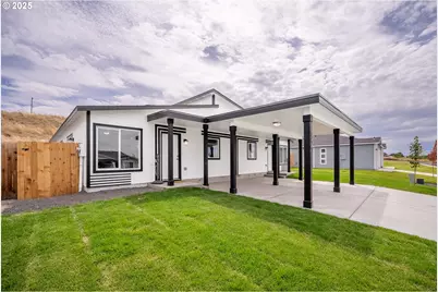 230 Stockton Ave, Umatilla, OR 97882 - Photo 1