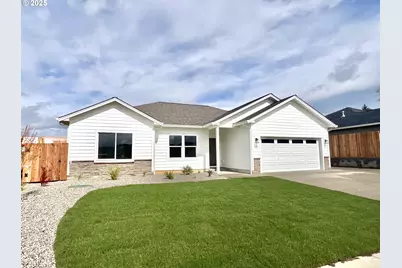 931 Medina Ave, Sutherlin, OR 97479 - Photo 1