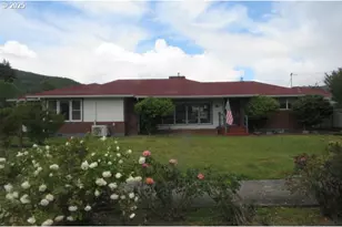 438 E 4th Ave, Riddle, OR 97469 - Photo 1