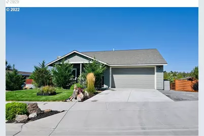 792 SE Dacotah Ct, Madras, OR 97741 - Photo 1