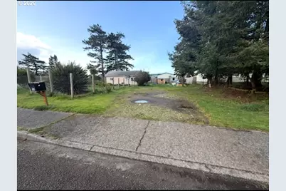 660 S Wall St, Coos Bay, OR 97420 - Photo 1
