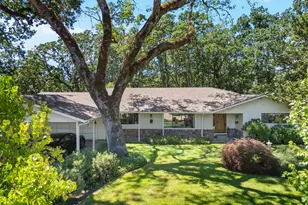 610 Clearview Dr, Roseburg, OR 97471 - Photo 1