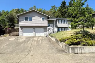 2500 NW Loma Vista Dr, Roseburg, OR 97471 - Photo 1