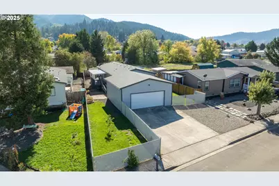 232 Heavenly Ct, Sutherlin, OR 97479 - Photo 1