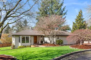 4674 SW Flower Pl, Portland, OR 97221 - Photo 1