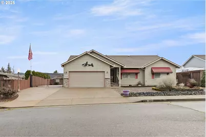 300 Ridgeway St, Sutherlin, OR 97479 - Photo 1
