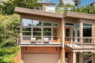 3741 SW Sweetbriar Dr, Portland, OR 97221 - Photo 1