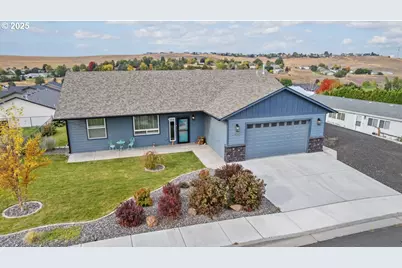 692 SW Runnion Ave, Pendleton, OR 97801 - Photo 1