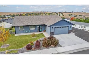 692 SW Runnion Ave, Pendleton, OR 97801 - Photo 1