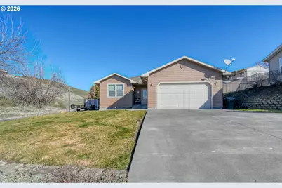 2175 NW Gilliam Ave, Pendleton, OR 97801 - Photo 1