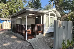 225 Azalea St, Florence, OR 97439 - Photo 1