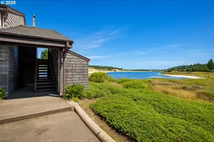 1040 Bay St, Florence, OR 97439 - Photo 1