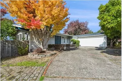 215 SW Towle Ave, Gresham, OR 97080 - Photo 1