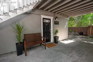 2031 W 14th Pl, Eugene, OR 97402 - Photo 1